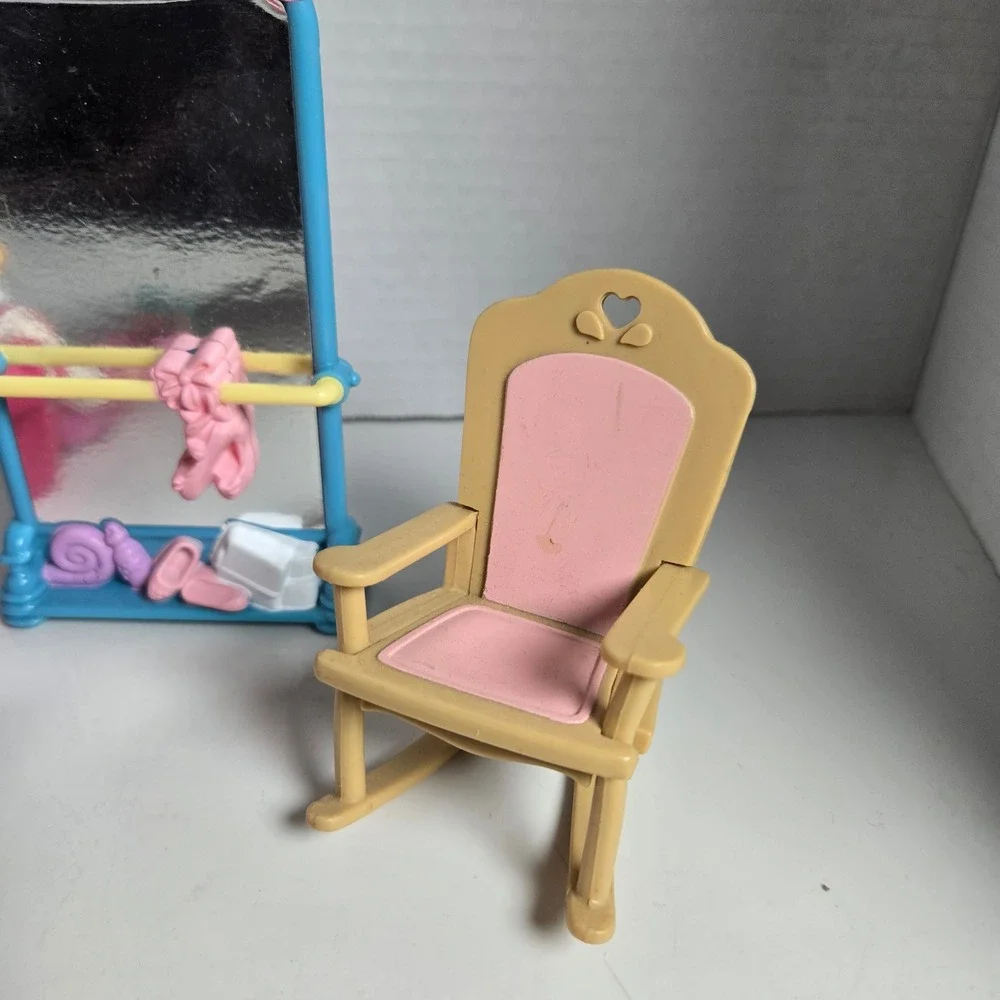 Fisher Price 90s Loving Family Lot of 4 Dollhouse Furniture Doll Blonde Girl